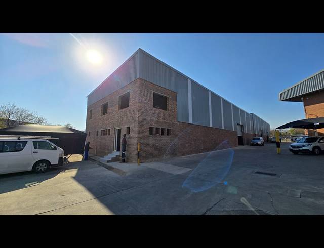 520M² WAREHOUSE TO LET IN SEBENZA